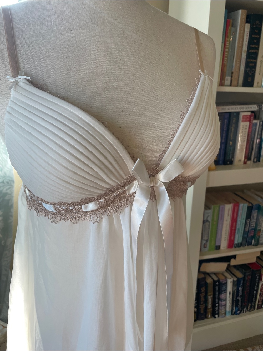 Linea Donatella white dainty lingerie night slip - Picture 2 of 8